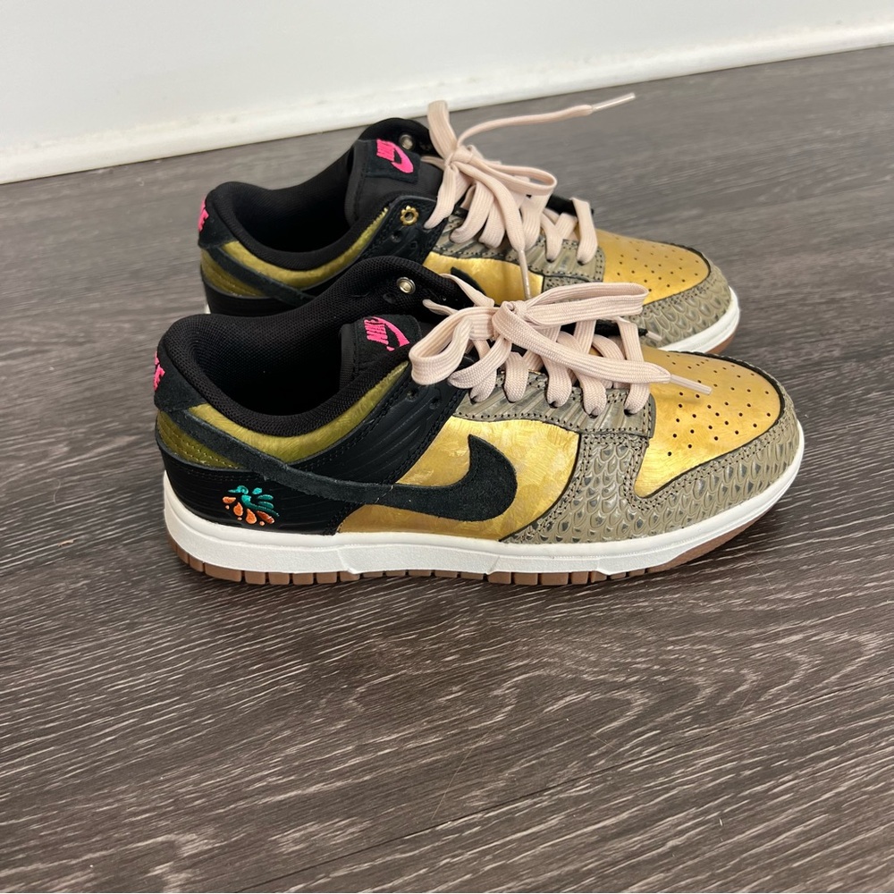 NWOT Women’s Nike Dunk Low “Dia De Muertos” Limited Edition Release